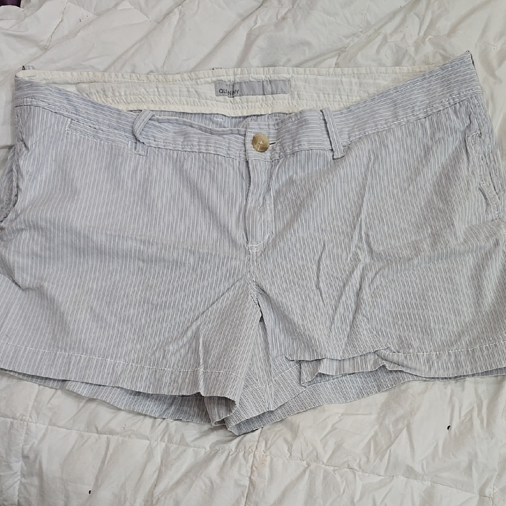Old Navy Women's Striped Gray Shorts